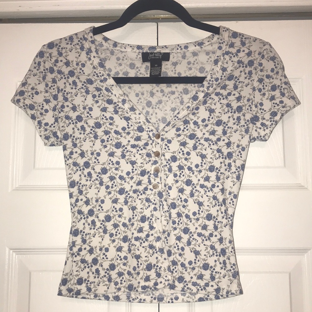 Blue and White Fitted Short Sleeve Floral Blouse
